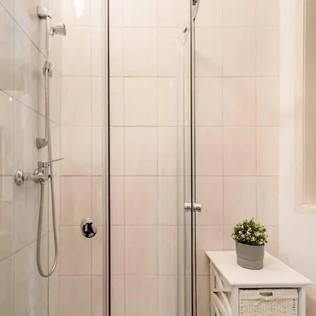 Modern And Stylish Close To The Danube Appartamento *