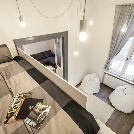 Modern And Stylish Close To The Danube Appartamento
