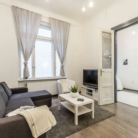 Modern And Stylish Close To The Danube *